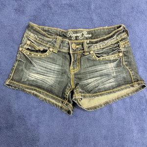 Jean shorts with rhinestone pockets